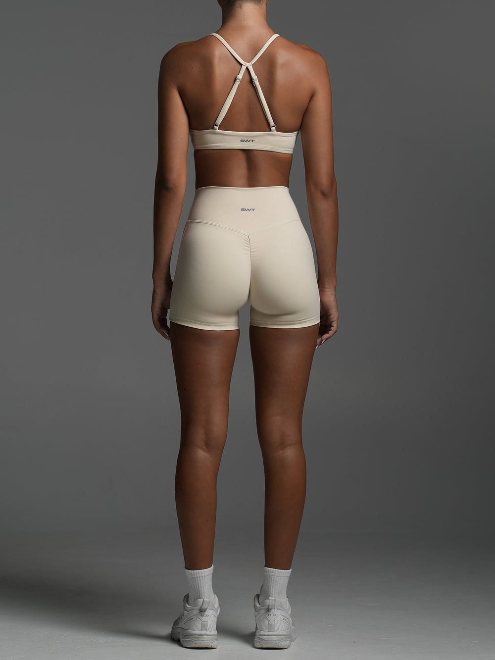 Base 4" Scrunch Shorts Almond